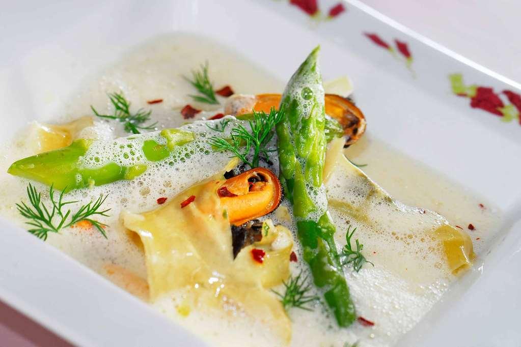 Le Clos De Bourgogne Moulins  Restaurang bild