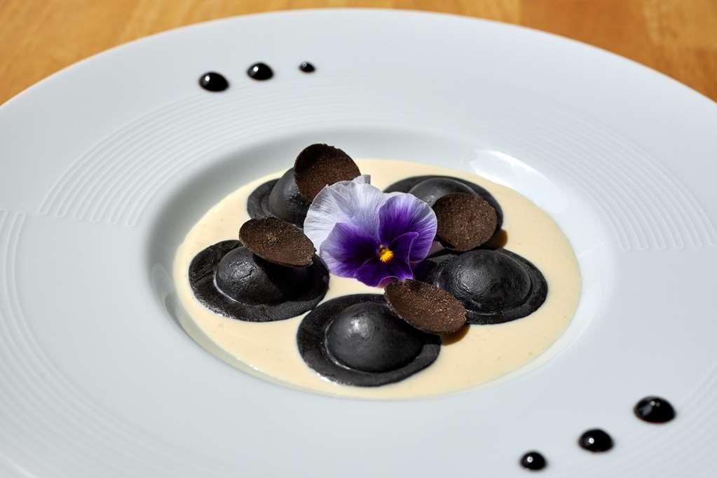 Le Clos De Bourgogne Moulins  Restaurang bild